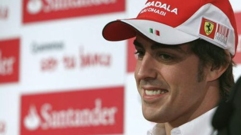 Fernando Alonso ir ļoti apmierināts ar braukšanu "Ferrari"
Foto: EFE/Scanpix