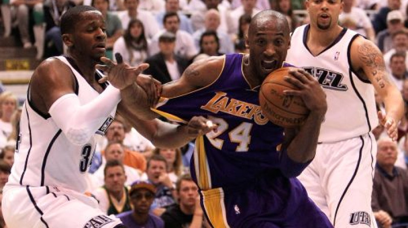 Kobe Braients starp aizsargiem
Foto: AFP/Scanpix