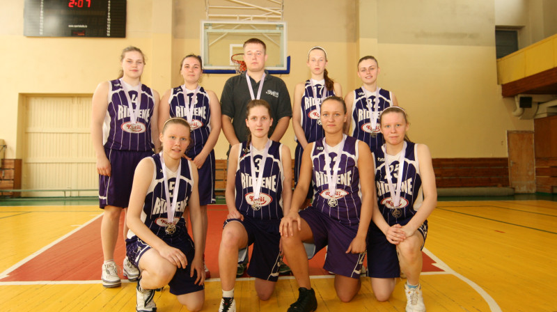 Vairākas U16 valstsvienības kandidātes maijā "Rīdzenes" sastāvā izcīnīja otro vietu pirmajā JSBL turnīrā
Foto: Jānis Siliņš, JSBL