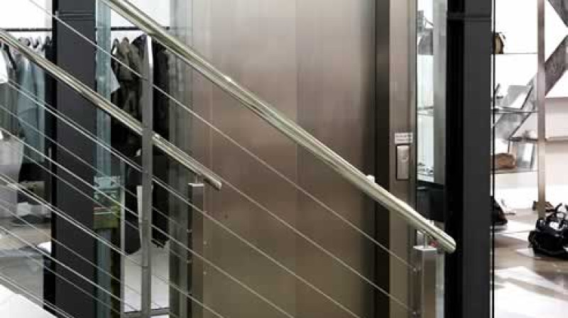 Saskaņā ar likumu, lifts ir kopīpašums, par kura uzturēšanu kopīgi jānorēķinās visiem dzīvokļu īpašniekiem.
Publicitātes foto