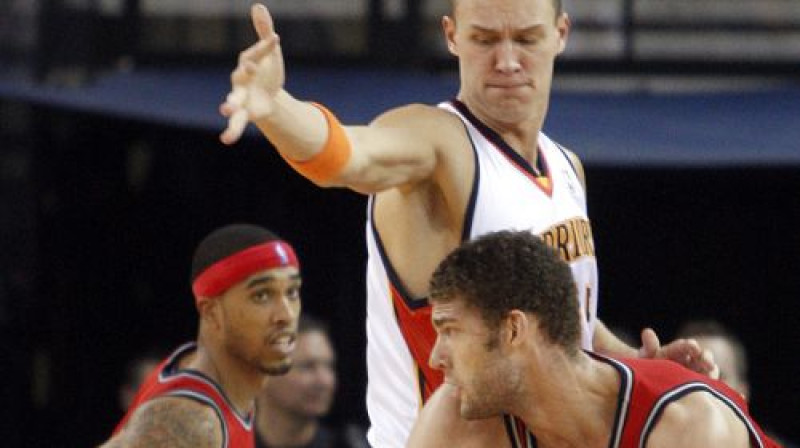 Ja nebūtu Marčuļoņa sakaru un draugu, Andrim būtu grūtāk dabūt NBA trekno kumosu...
Foto: AP/Scanpix