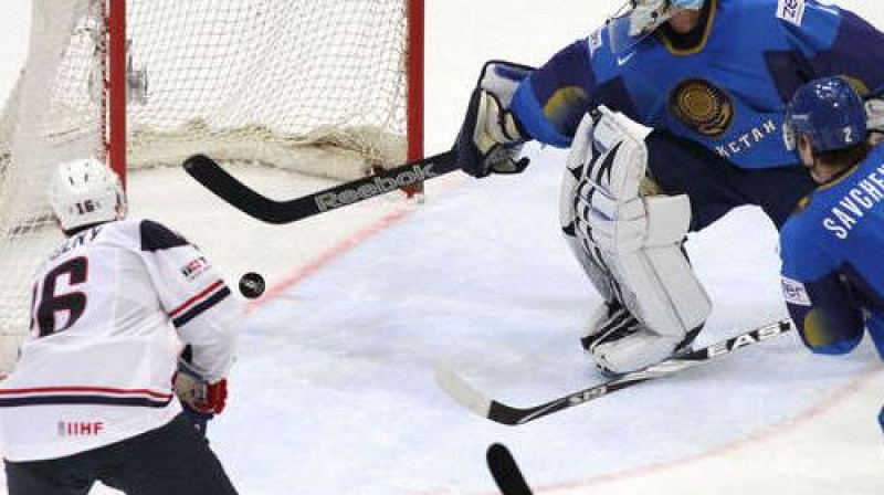 Ripa kārtējo reizi ielido kazahu vārtos
Foto: AFP/Scanpix