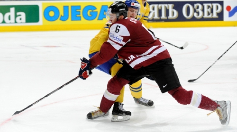 Juris Štāls spēlē pret zviedriem. Foto: Romāns Kokšarovs, Sporta Avīze, f64