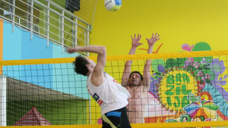 Uzbrukumā "Maija Lielais brazīlietis" - Aigars Brivna
Foto: www.beachvolley.lv