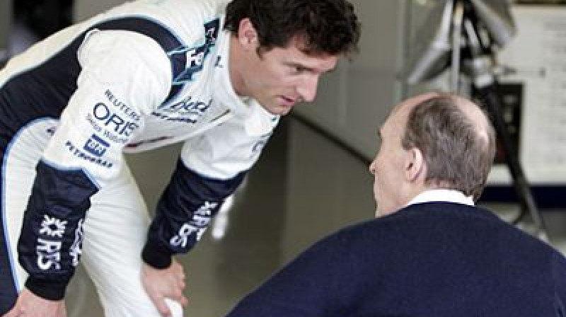 Marks Vēbers, vēl "Williams" komandas sastāvā, runā ar tā brīža šefu Frenku Viljamsu
Foto: www.itv-f1.com