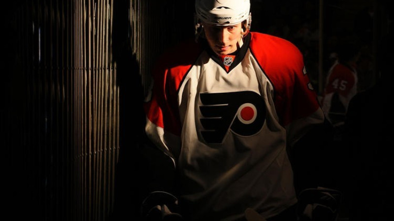 Oskars Bārtulis ir komandā, kas ir tikai četru uzvaru attālumā no Stenlija kausa. 

Foto: Flyers