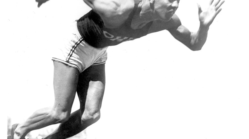 Džesijs Ovenss 1935. gada 25. maijā 45 minūšu laikā pamanījās uzstādīt trīs un atkārtot vienu pasaules rekordu...
FOTO: "Scanpix"