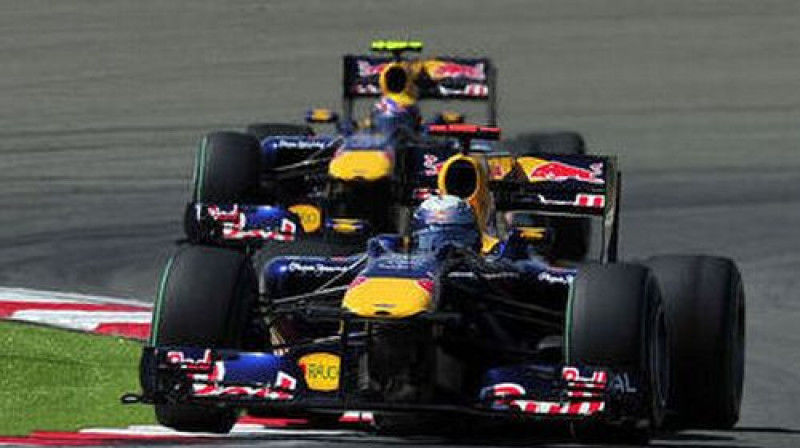 "Red Bull" piloti Sebastjans Fetels un Marks Vēbers Stambulas trasē
Foto: AFP/Scanpix