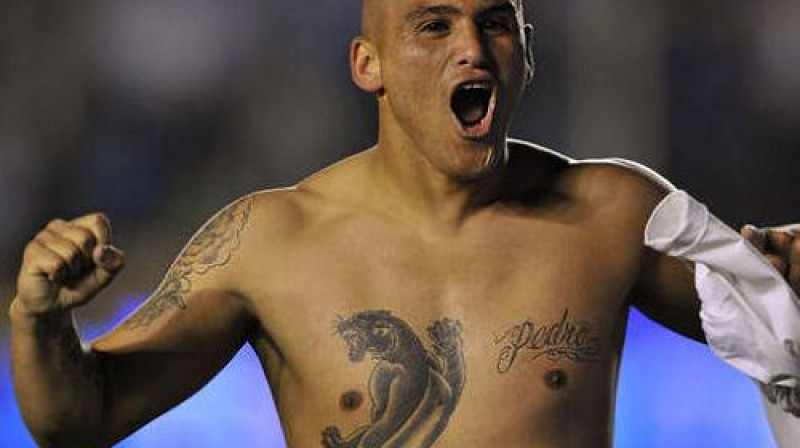 Čīles pretinieku bieds - uzbrucējs Umberto Suazo
Foto: AFP/Scanpix