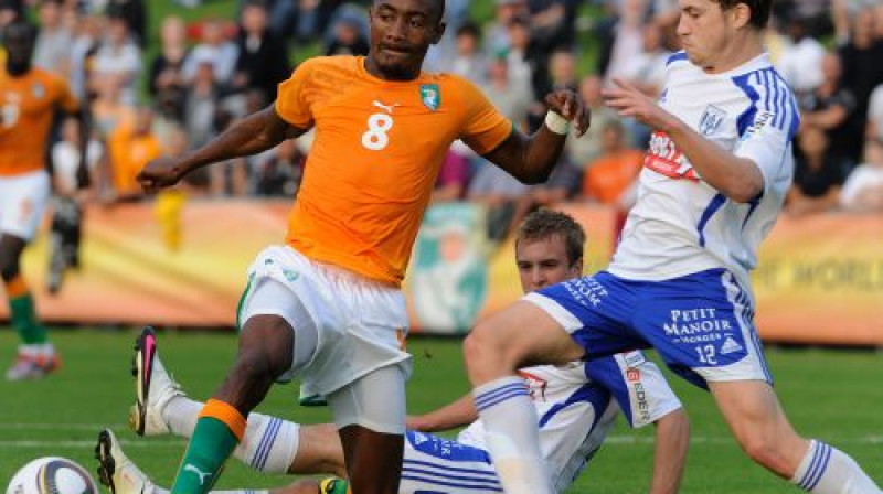 Epizode no Kotdivuāras un ''Lausanne'' spēles. Tuvplānā (pa kreisi) Kotdivuāras uzbrucējs Salomons Kalū
Foto: AFP/Scanpix