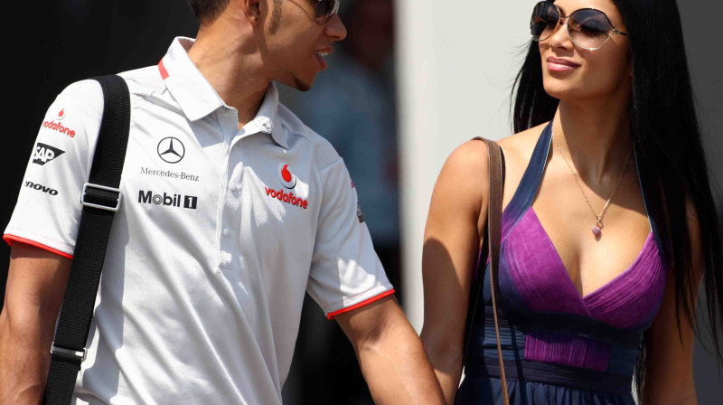 Lūiss Hemiltons un viņa draudzene Nikola Šerzingere
FOTO: "Sutton Motorsport"/"Scanpix"