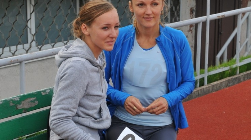 Māsas Māra (no kreisās) un Lauma Grīvas
Foto: Romualds Vambuts, Sportacentrs.com