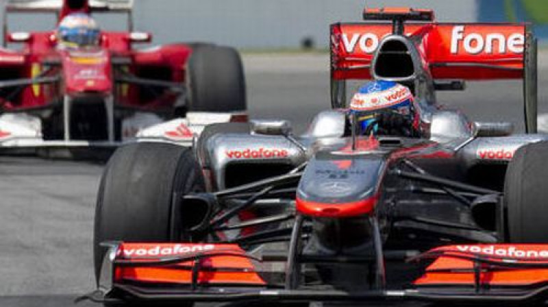 Pirmajā sezonas pusē "McLaren" bija priekšā "Ferrari". Vai pēc Fraja pievienošanās situācija kopvērtējumā mainīsies?
Foto: AFP/Scanpix