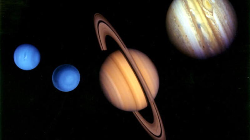 NASA (no kreisās: Neptūns, Urāns, Saturns, Jupiters)