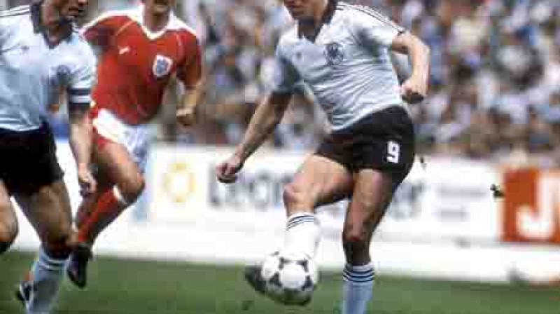 Horsts Hrubešs mačā pret Austriju gūst vārtus, bet visu atlikušo spēles daļu ar rezultātu apmierinātie pretinieki vienkārši bumbosies
FOTO: "conti-online.com"