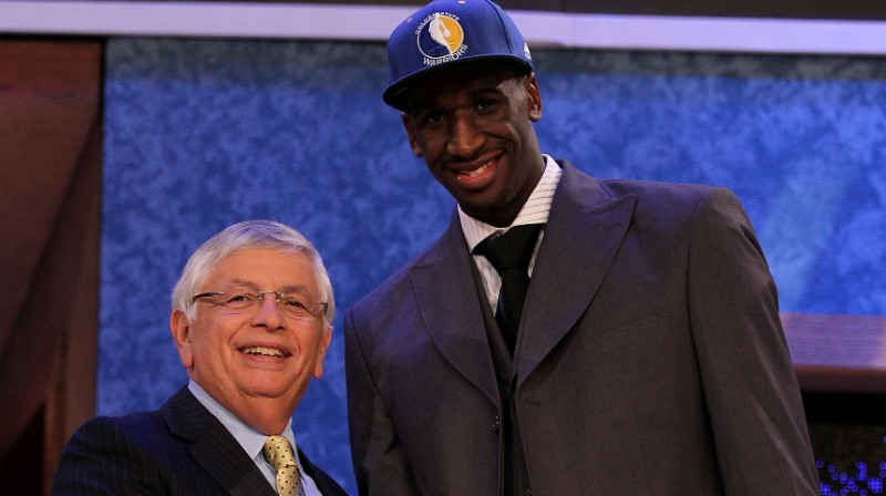 NBA komisārs Deivids Stērns un Ekpe Judo drafta ceremonijā
Foto: AFP/Scanpix