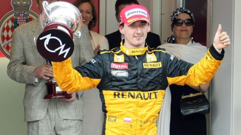 Roberts Kubica uz goda pjedestāla Monako posmā
Foto: AFP/Scanpix