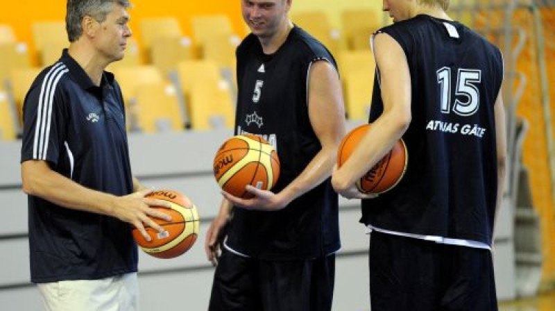 Ainars Bagatskis, Raitis Grafs un Mareks Mejeris
Foto: Romāns Kokšarovs, Sporta Avīze, f64