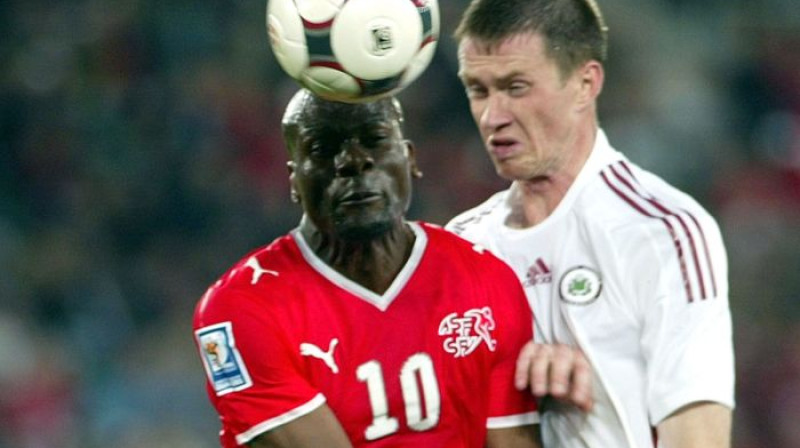 Igors Savčenkovs (pa labi) spēlē pret Šveici
Foto: AFP/Scanpix
