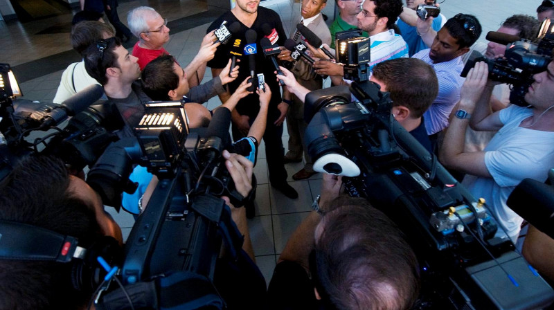 Lins Kleiza atbild uz žurnālistu jautājumiem
Foto: AP/Scanpix
