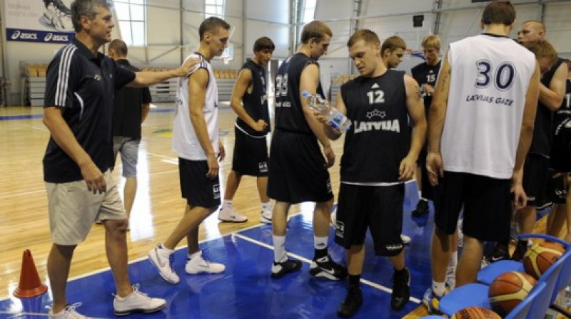 Latvijas basketbola izlase 
Foto: Romāns Kokšarovs, Sporta Avīze, f64