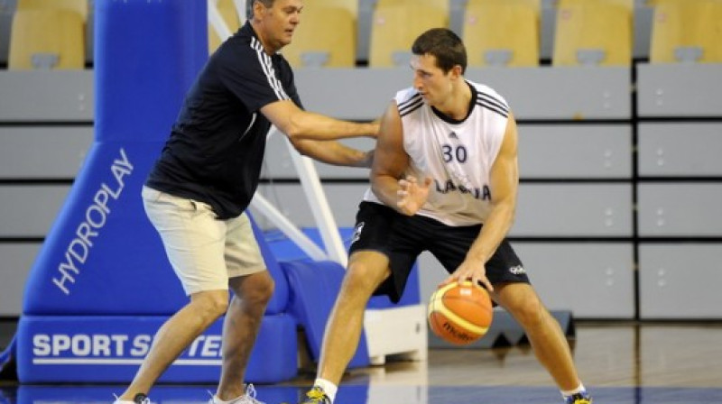 Ainars Bagatskis un Ronalds Zaķis 
Foto: Romāns Kokšarovs, Sporta Avīze, f64