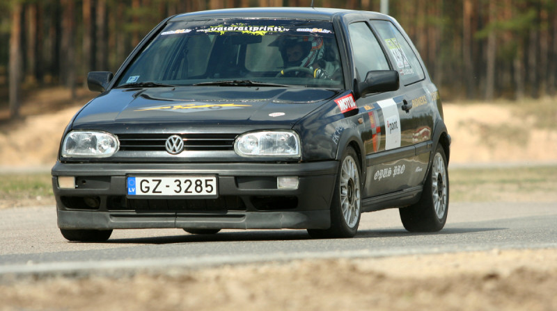 Ēriks Ozoliņš ("VW Golf III") ir "2500 Street" grupas līderis
Foto: Rolands Bobulis, www,go4speed.lv