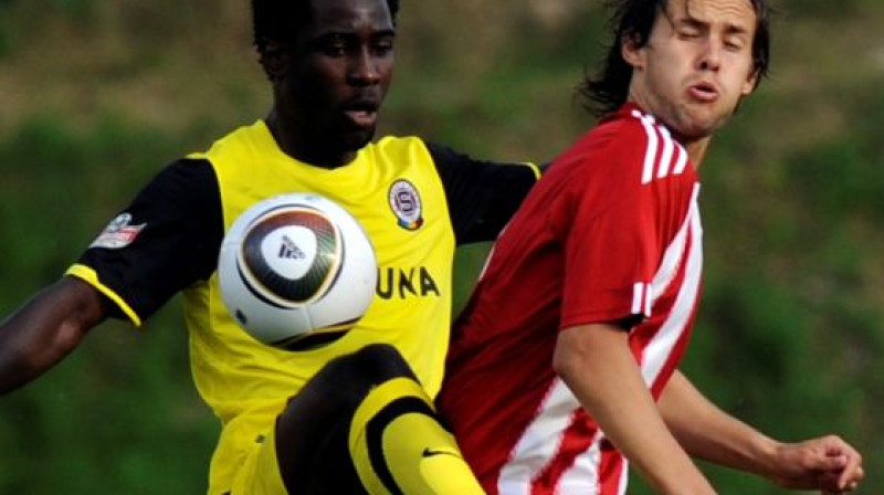 Tomass Tamošausks (pa labi)
Foto: Romans Kokšarovs, Sporta Avīze, f64