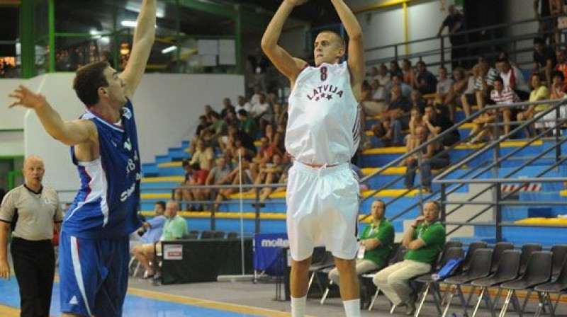 Uzbrukumā Haralds Kārlis 
Foto: FIBA Europe