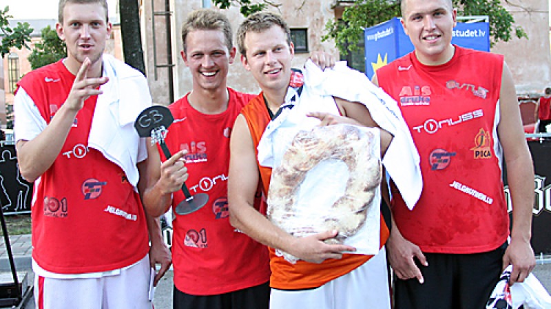 "Tonuss" - Andris Justovičs, Gatis Justovičs, Māris Masaļskis, Edgars Krūmiņš
Foto: Renārs Buivids