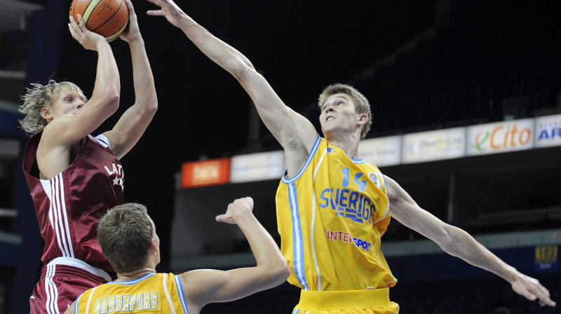 Jānis Timma pret Zviedriju atzīmējās ar 16 gūtajiem punktiem
FOTO: Romāns Kokšarovs ("Sporta Avīze")