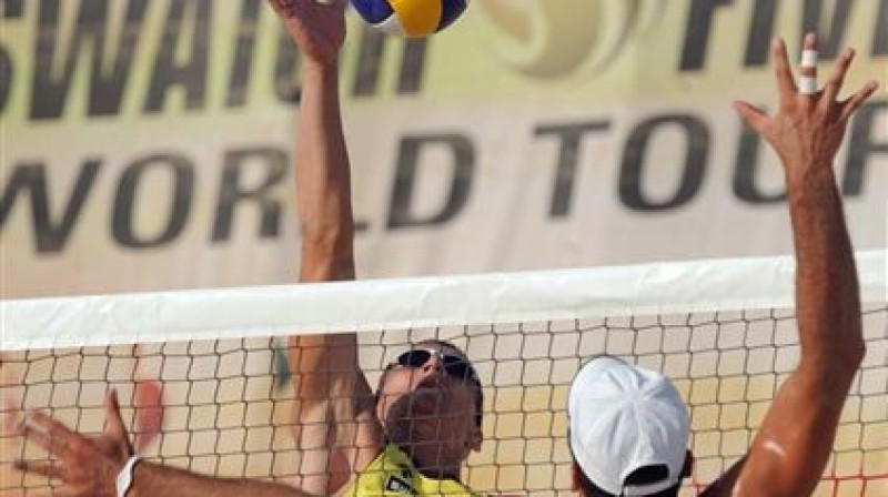 Uzbrukumā Mārtiņš Pļaviņš
Foto: fivb.com