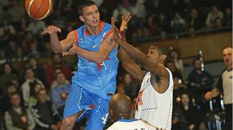 Savulaik Armands Šķēle spēlēja pat FIBA "All Stars" mačā.
FOTO: www.fibaeurope.com