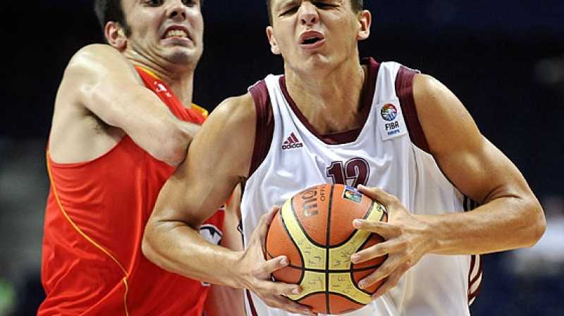 Edmundam Dukulim pret spāņiem "double-double"
FOTO: www.fibaeurope.com