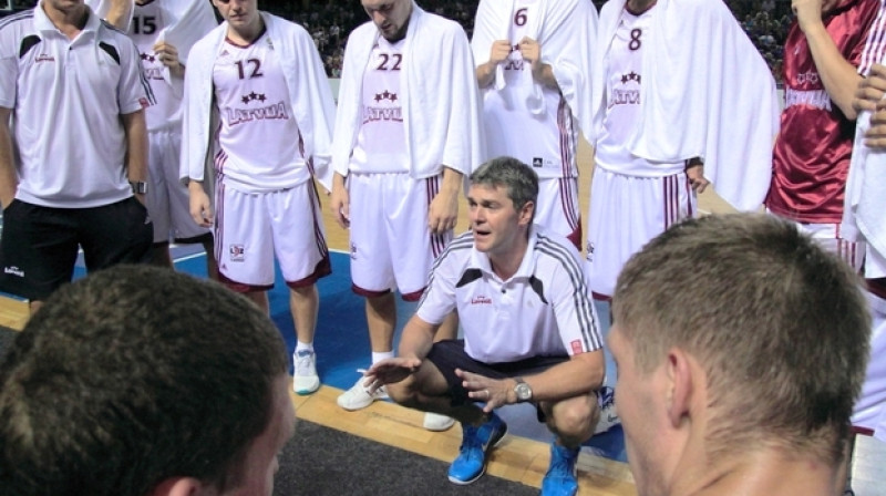 Izlasei pakalpoja FIBA funkcionāri un citu valstu intereses. Bet vēsturē var atrast vēl lielākus brīnumus...
Foto: basket.ee