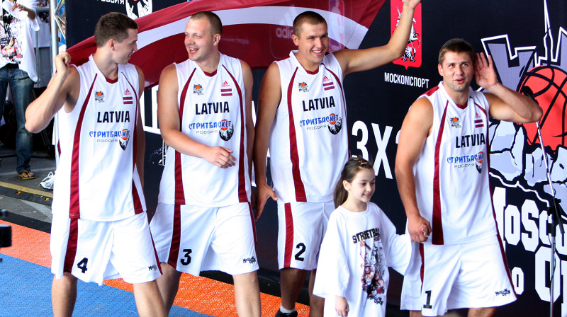 Latvijas strītbasketbolisti "Moscow Open" atklāšanas ceremonijā
Foto: Renārs Buivids
