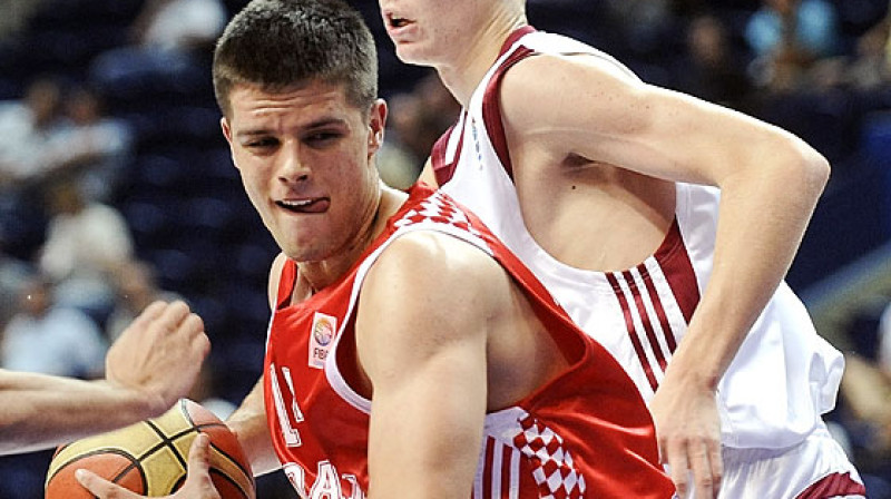 Dāvim Bertānam pret horvātiem 17 punkti un 10 izcīnītās atlēkušās bumbas
FOTO: www.fibaeurope.com