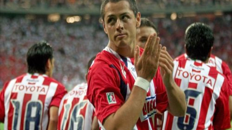 Čičarito vakar vēl pēdējo reizi uzspēlēja savā iepriekšējās komandas sastāvā ''Guadalajara Chivas''
Foto: AFP/Scanpix