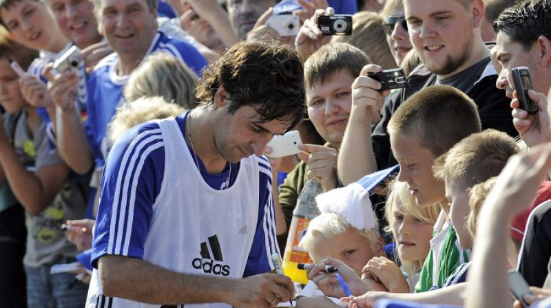 Rauls aplaimo "Schalke 04" fanus
Foto: AP/Scanpix