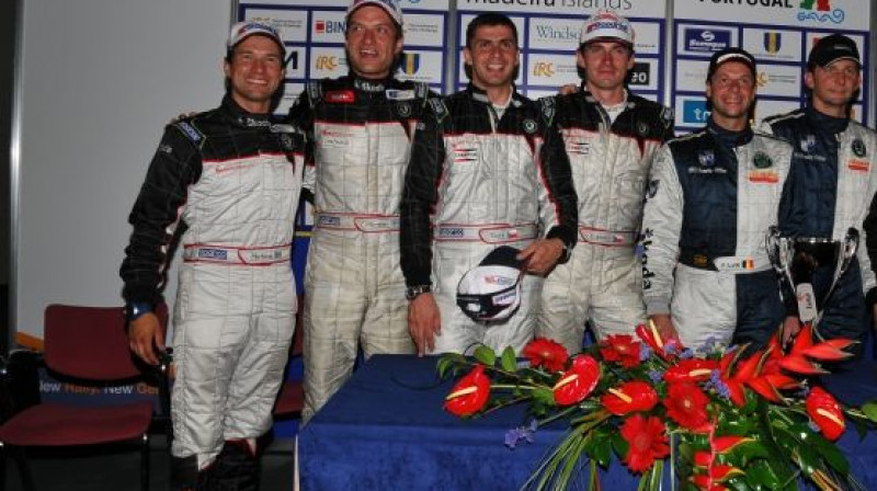Līderu trio ar stūrmaņiem preses konferences laikā
Foto: ircseries.com