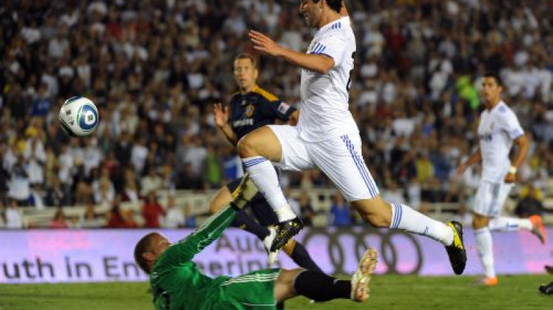 Epizode no spēles starp Madrides ''Real'' un Losandželosas ''Galaxy''
Foto: AFP/Scanpix