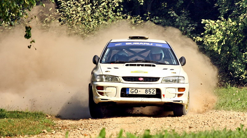 Pagājušajā gadā rallijsprintā ''Gulbis 2010” 4WD+ klasē uzvarēja Arvis Arums (''Subaru Impreza”).
Foto: Dace Janova