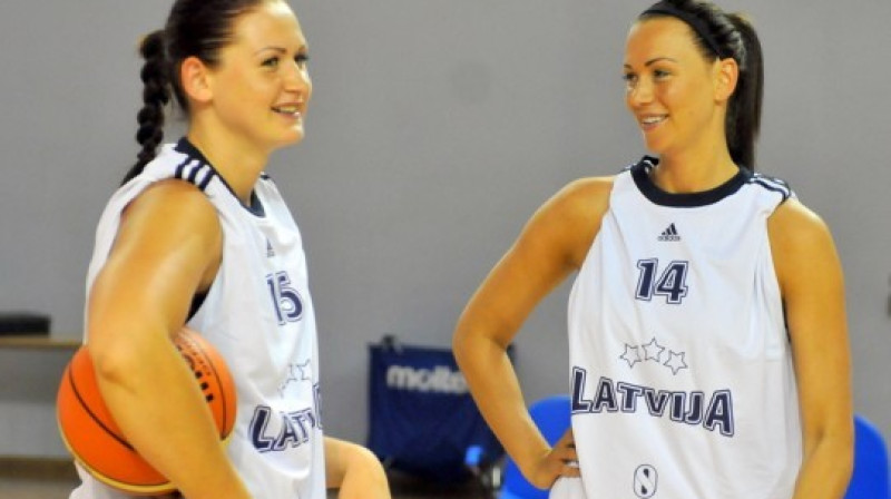 Aija Brumermane un Ieva Kubliņa
Foto: Romualds Vambuts, Sportacentrs.com