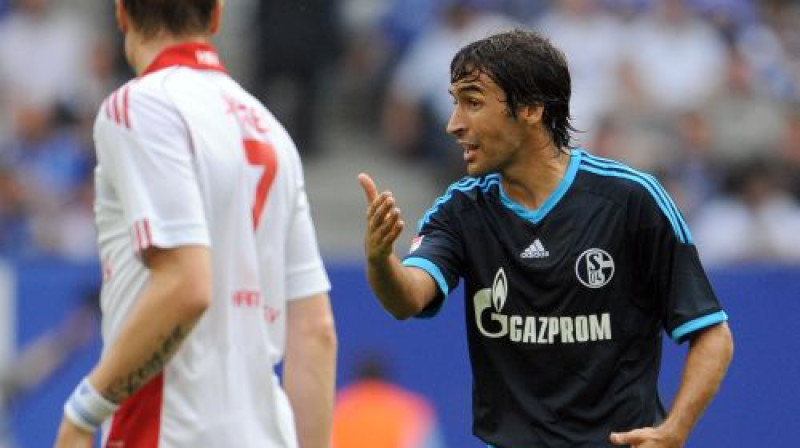 Rauls (pa labi) savā Bundeslīgas debijā
Foto: AP/Scanpix