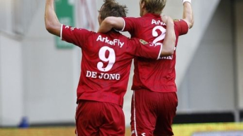 Čempiones ''FC Twente'' pirmo uzvaru šosezon kaldināja Lūks de Jongs un Marks Janko
Foto: fcupdate.nl