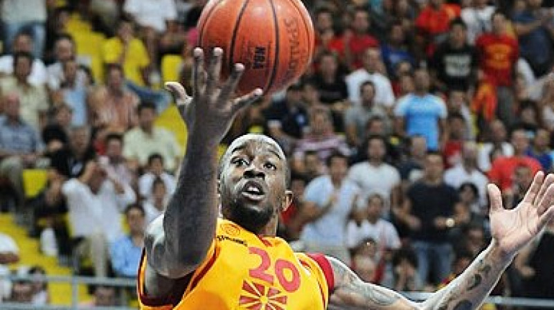 Eurobasket kvalifikācijas cikla rezultatīvākais basketbolists Bo Makalebs arī šodien bija līmenī. Foto: FIBA-Europe.