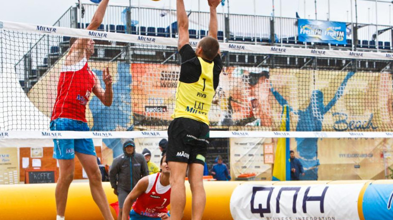 Mārtiņš Pļaviņš spēlē pret Numerdoru / Šuilu
Foto: www.fivb.com