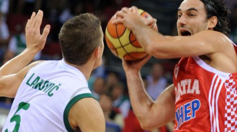 Marko Popovičs(ar bumbu) nespēja glābt Horvātiju no zaudējuma
Foto:AFP/Scanpix