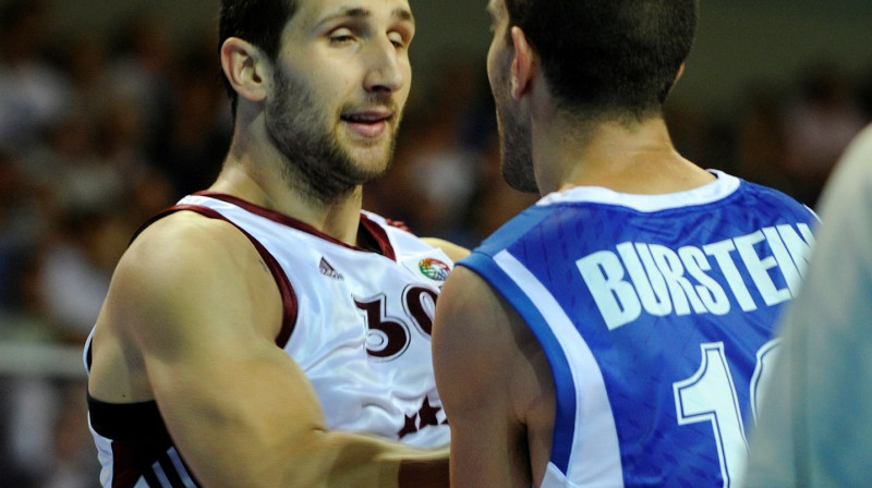 Ar Ronaldu Zaķi labāk būt vienā, nevis pretējās komandās
Foto: Romāns Kokšarovs, Sporta Avīze, f64