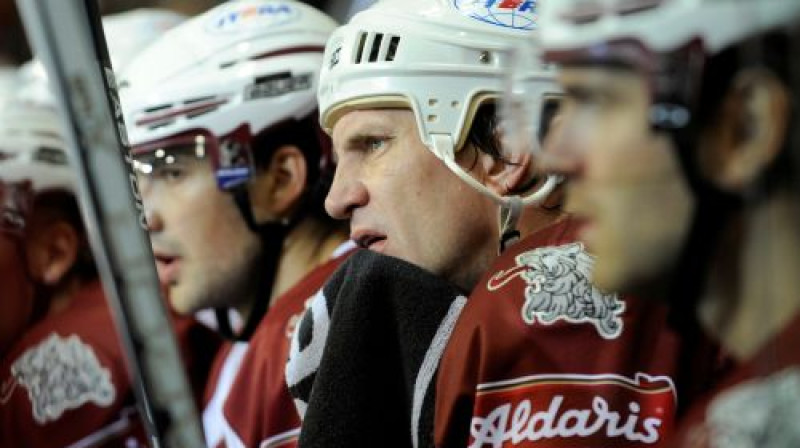 Sandim Ozoliņam un viņa kolēģiem pēdējā pārbaudes spēle pirms jaunās sezonas
Foto: Romāns Kokšarovs, Sporta Avīze, f64